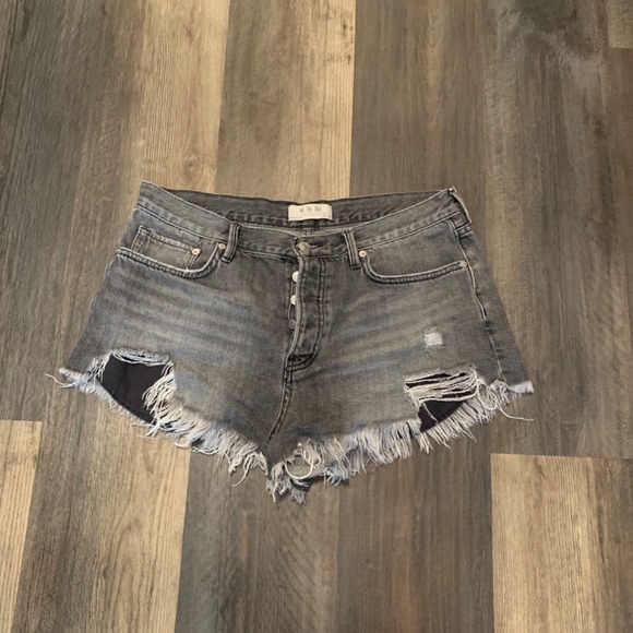 Free‎ People/We the Free Loving Goid Vivrations denim shorts in black. Worn 4x - Picture 8 of 10